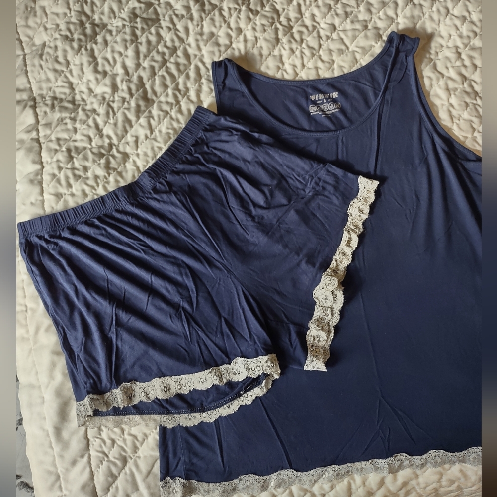 Women's TikTik Lilac Lace Sleeveless tank top with shorts